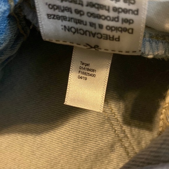 UNIVERSAL Thread Jean shorts Size 2 - Picture 9 of 10